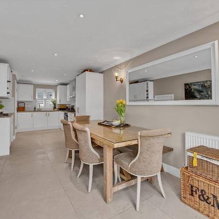Stylish 3 Bedroom Townhouse For 5 Guests, Set In The Medieval Grid With Off Street Parking Bury St. Edmunds エクステリア 写真