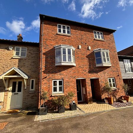 Stylish 3 Bedroom Townhouse For 5 Guests, Set In The Medieval Grid With Off Street Parking Bury St. Edmunds エクステリア 写真