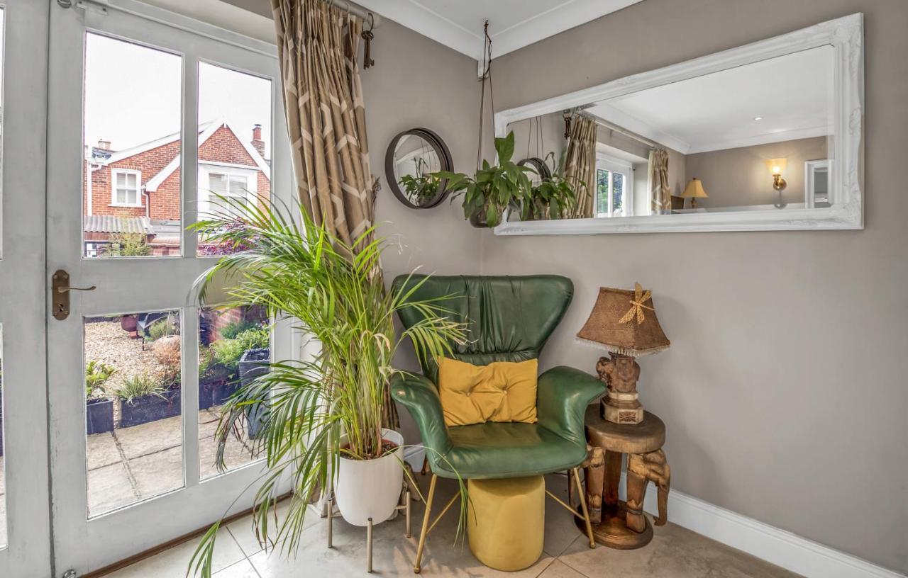 Stylish 3 Bedroom Townhouse For 5 Guests, Set In The Medieval Grid With Off Street Parking Bury St. Edmunds エクステリア 写真