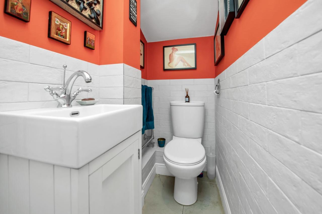 Stylish 3 Bedroom Townhouse For 5 Guests, Set In The Medieval Grid With Off Street Parking Bury St. Edmunds エクステリア 写真