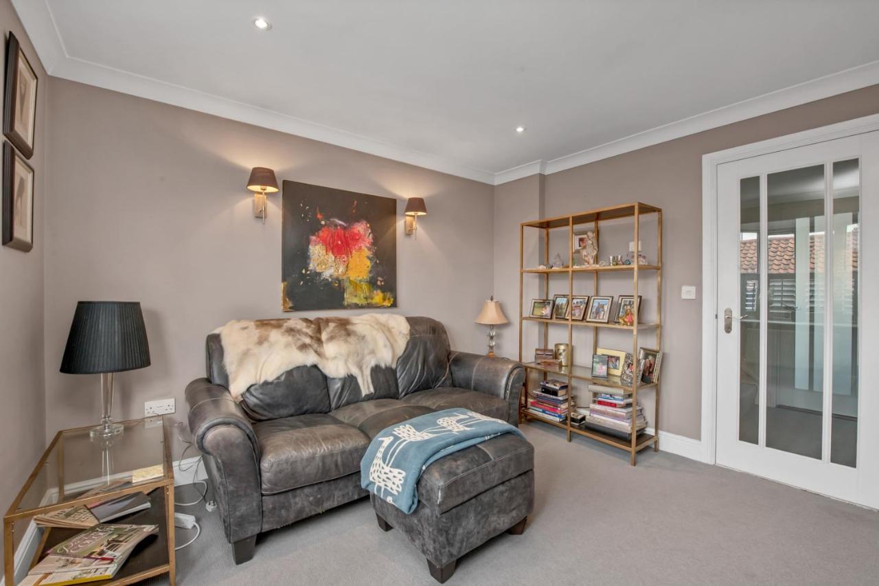 Stylish 3 Bedroom Townhouse For 5 Guests, Set In The Medieval Grid With Off Street Parking Bury St. Edmunds エクステリア 写真