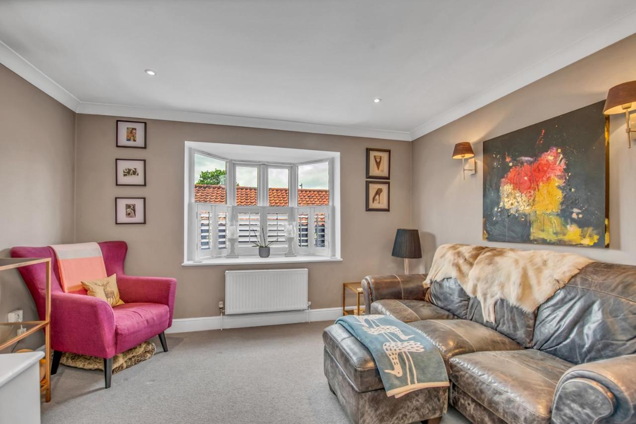 Stylish 3 Bedroom Townhouse For 5 Guests, Set In The Medieval Grid With Off Street Parking Bury St. Edmunds エクステリア 写真