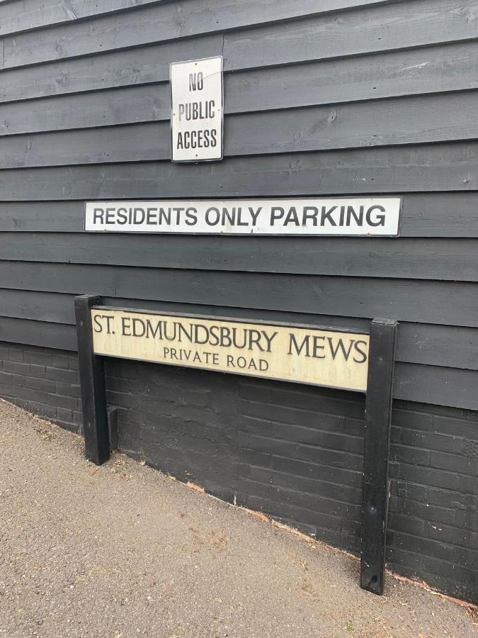 Stylish 3 Bedroom Townhouse For 5 Guests, Set In The Medieval Grid With Off Street Parking Bury St. Edmunds エクステリア 写真