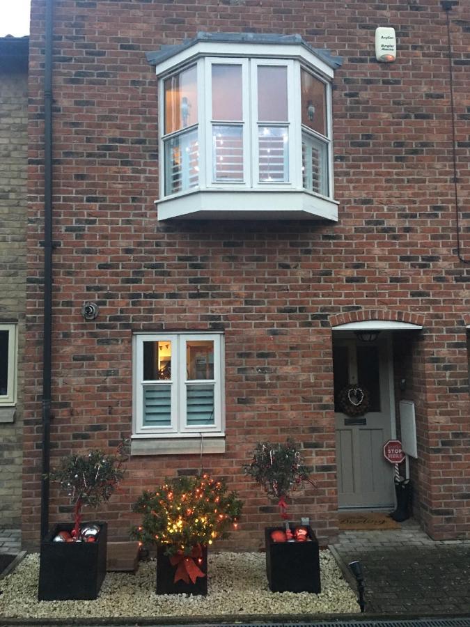 Stylish 3 Bedroom Townhouse For 5 Guests, Set In The Medieval Grid With Off Street Parking Bury St. Edmunds エクステリア 写真