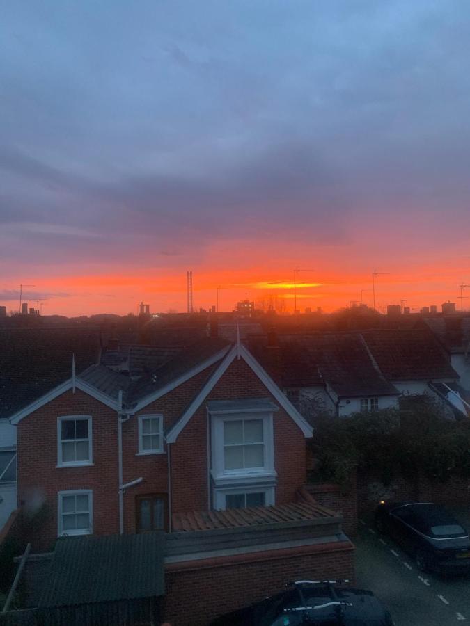 Stylish 3 Bedroom Townhouse For 5 Guests, Set In The Medieval Grid With Off Street Parking Bury St. Edmunds エクステリア 写真