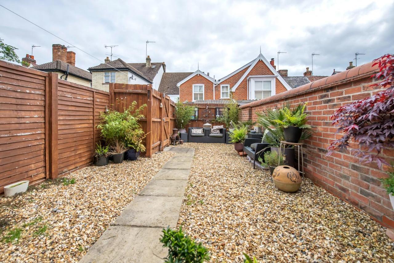 Stylish 3 Bedroom Townhouse For 5 Guests, Set In The Medieval Grid With Off Street Parking Bury St. Edmunds エクステリア 写真