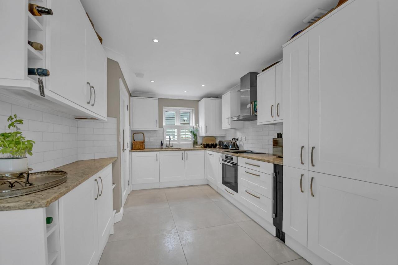 Stylish 3 Bedroom Townhouse For 5 Guests, Set In The Medieval Grid With Off Street Parking Bury St. Edmunds エクステリア 写真
