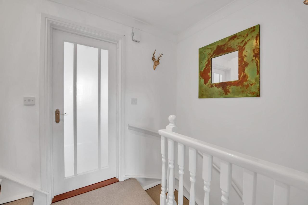 Stylish 3 Bedroom Townhouse For 5 Guests, Set In The Medieval Grid With Off Street Parking Bury St. Edmunds エクステリア 写真