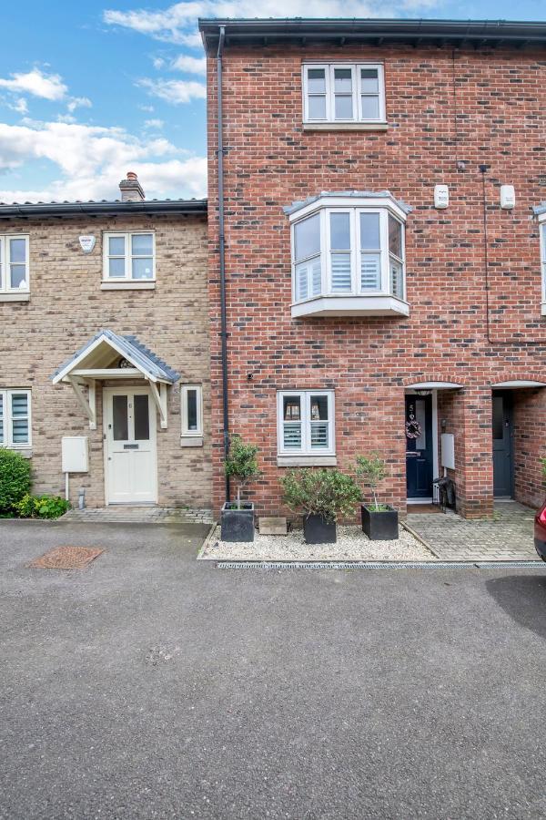 Stylish 3 Bedroom Townhouse For 5 Guests, Set In The Medieval Grid With Off Street Parking Bury St. Edmunds エクステリア 写真